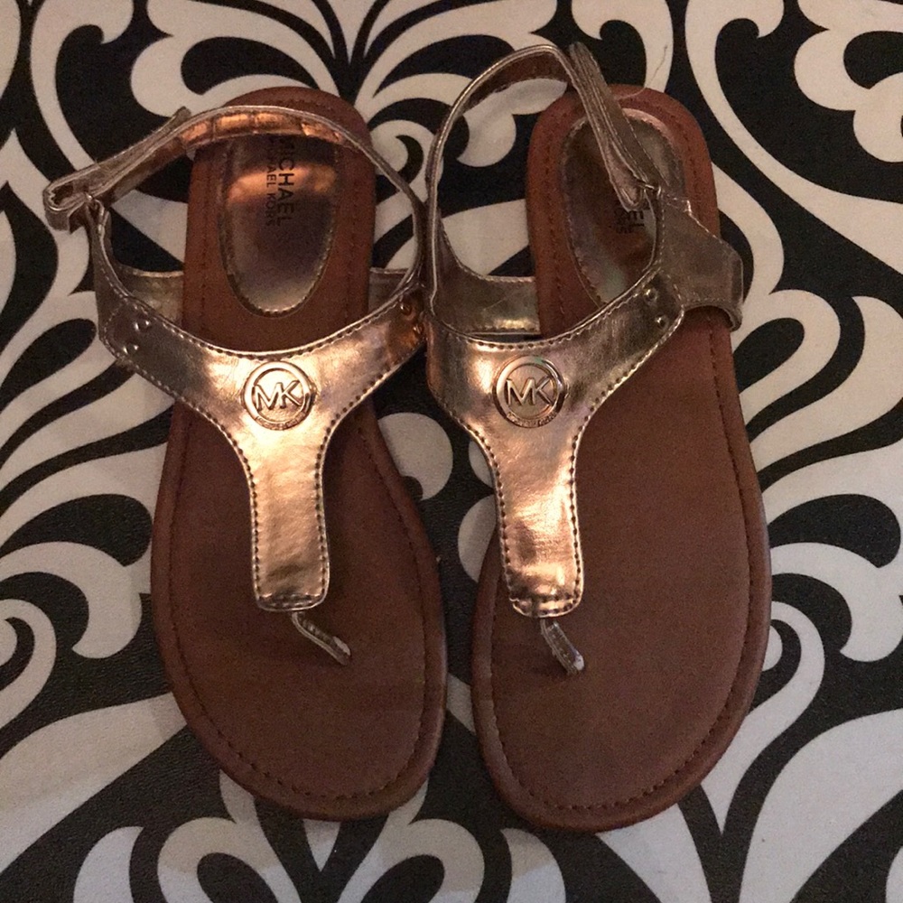 VGUC - Girl’s Michael Kors sandals - Size 4